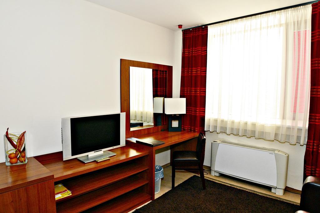 Aston Hotel Bratislava Exterior photo